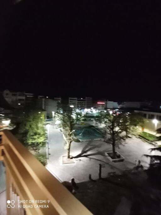 Λάρισα Διαμέρισμα Με Θέα Πλατεία Στο Κέντρο Της Πόλης Apartment ภายนอก รูปภาพ