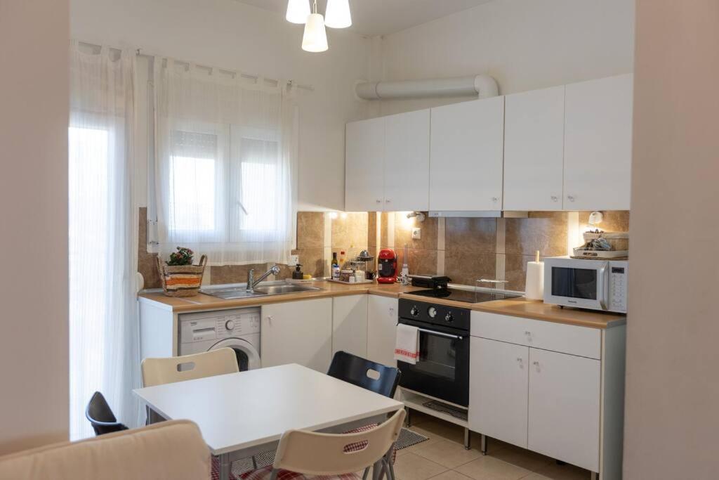 Λάρισα Διαμέρισμα Με Θέα Πλατεία Στο Κέντρο Της Πόλης Apartment ภายนอก รูปภาพ